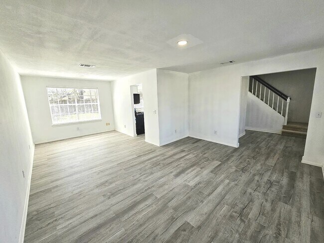 Foto del edificio - 11411 Sky Way Dr