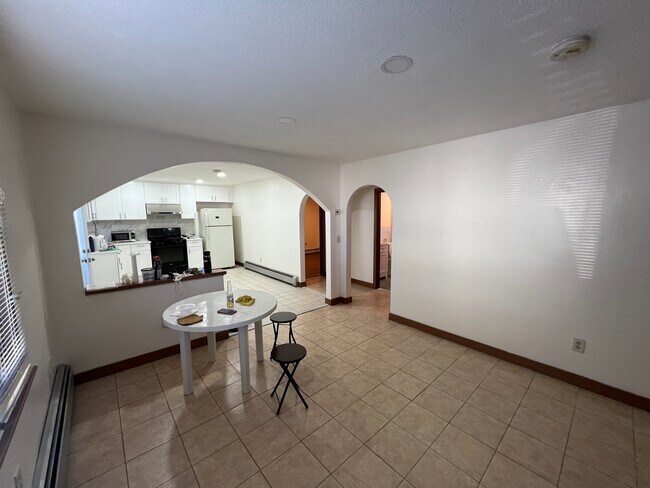 Building Photo - 208 Bigelow St
