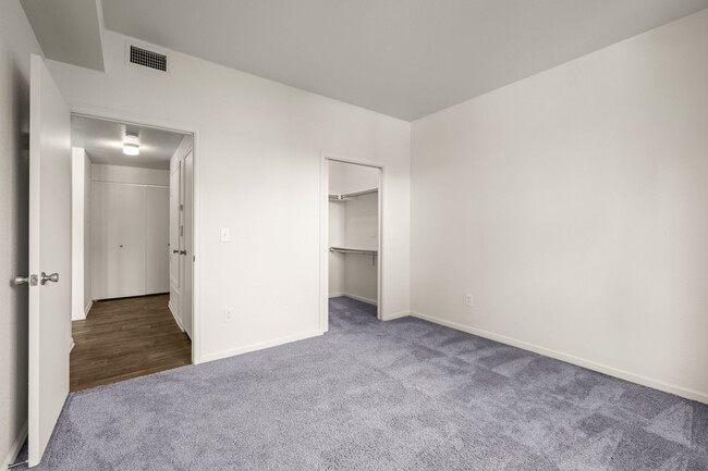 Building Photo - !ARIUM at Highlands Ranch