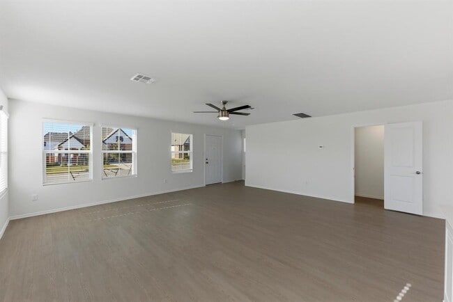 Building Photo - 385 Keefer