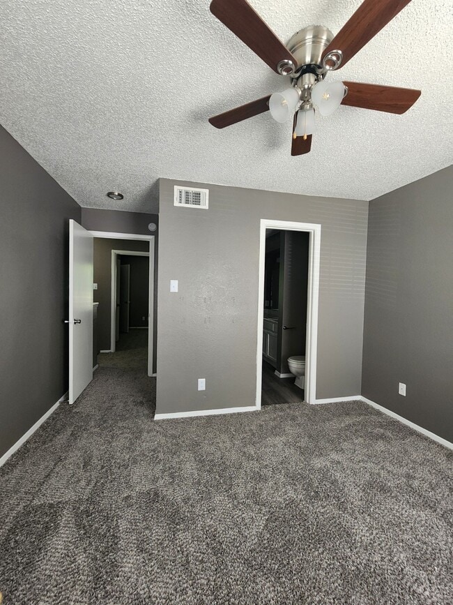 Building Photo - 112 Allencrest Dr