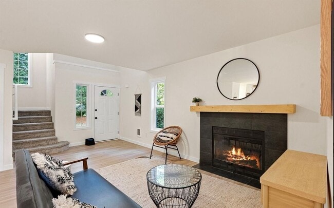 Foto del edificio - 13619 Sandy Point E NW