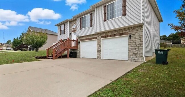 Foto del edificio - Beautiful Split-Level Home Near Fort Leonard Wood!