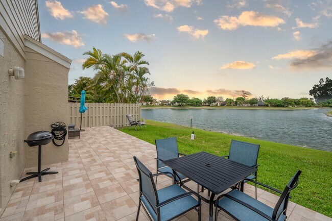 Foto del edificio - 8600 Floralwood Dr