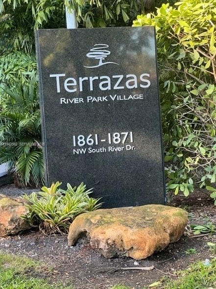 Photo - 1861 NW S River Dr Apartment