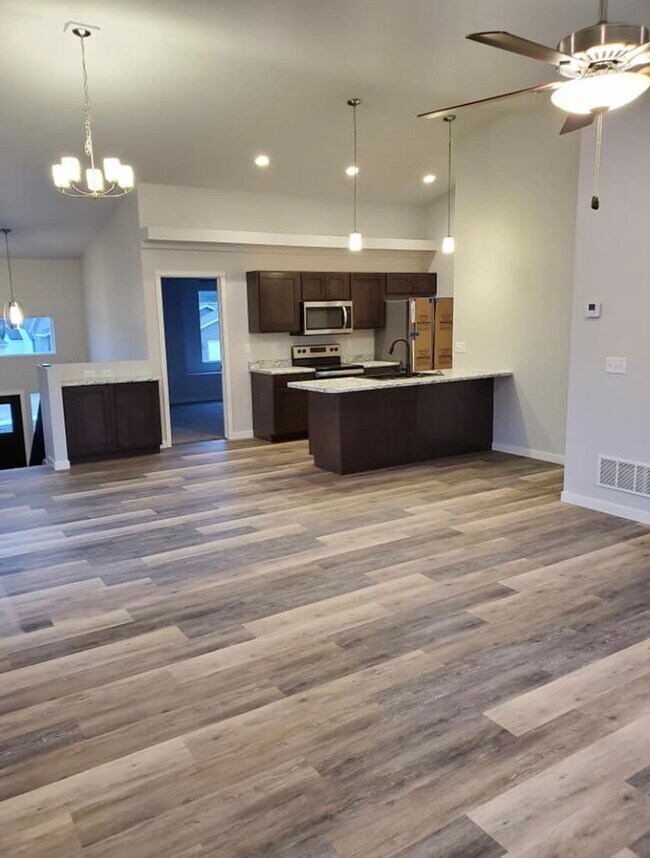 Building Photo - 5932 Nugget Gulch Rd