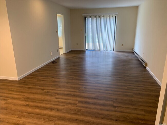 Building Photo - 407 Cabot Ct E