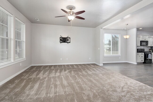 Foto del edificio - ** $500 MOVE IN SPECIAL ** LOW MAINTENANCE...