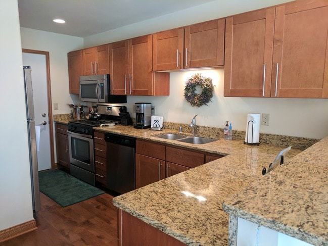 Building Photo - Fairfield Townhouses