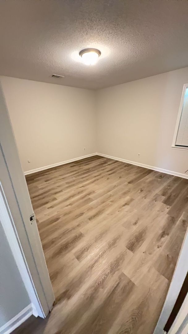 Building Photo - Beautifully Updated 3 bedroom 2 bath home