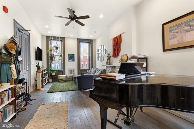 Building Photo - 2318 E York St