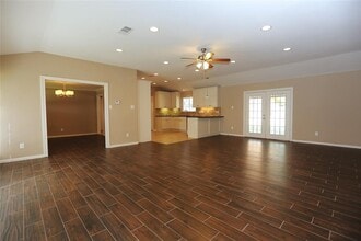 Building Photo - 7802 Valley View Ln