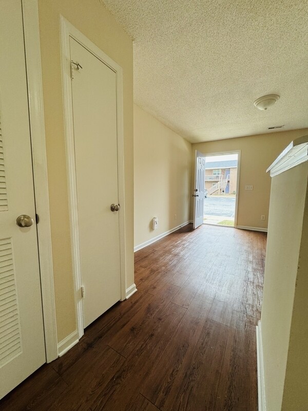 Foto del edificio - 3027 Adams Blvd