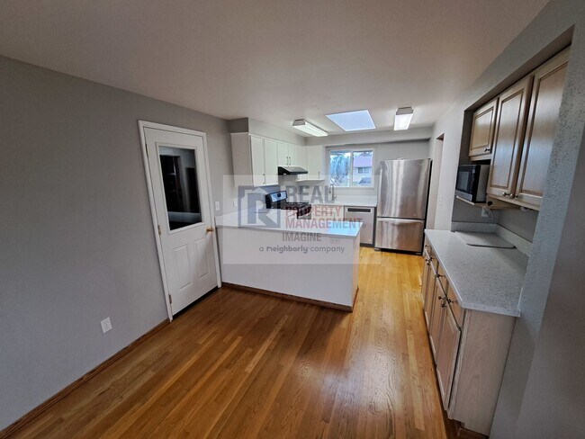 Foto del edificio - Wonderful 3 Bedroom, 1 Bath With Garage an...