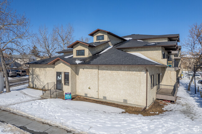 Photo du bâtiment - Falconcrest Village