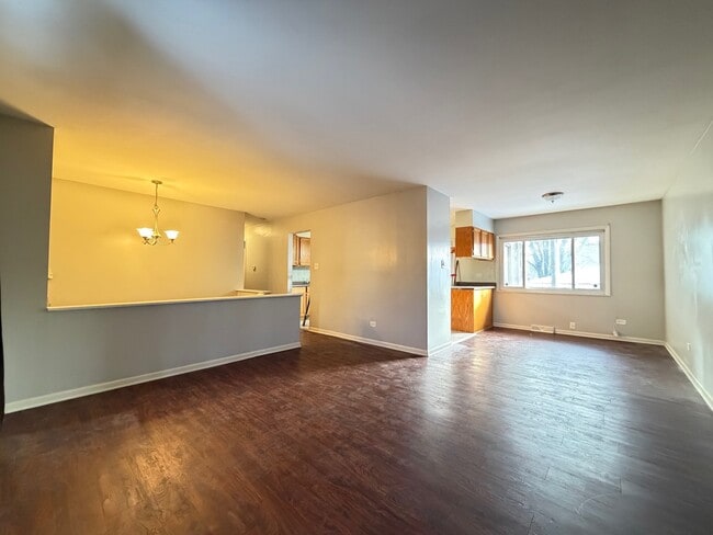 Building Photo - 450 E Mulberry Ct
