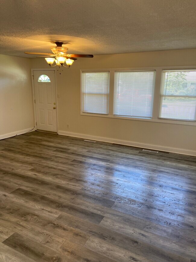 FRONT LIVING ROOM - 4258 Packard Dr