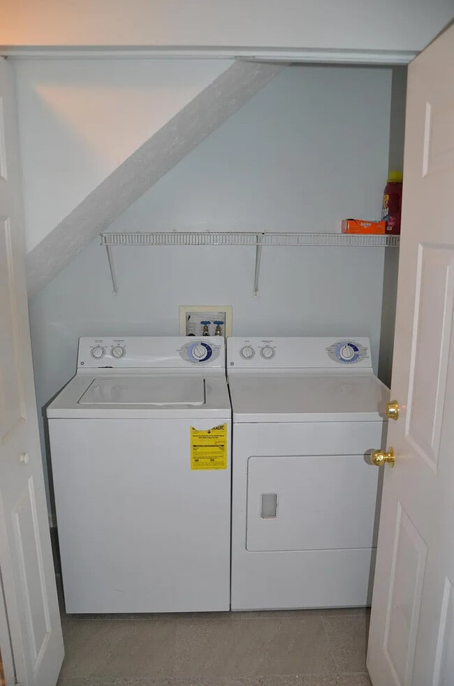 Foto del edificio - 311 Emerson Ln