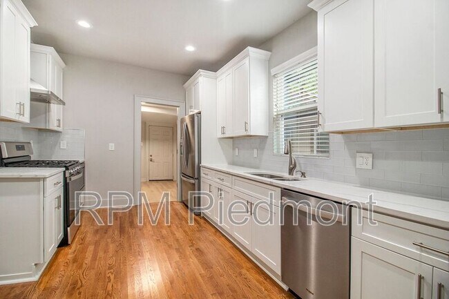 Photo - 751 Cascade Pl SW House