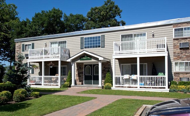 Interior Photo - Fairfield Thunderbird Gardens