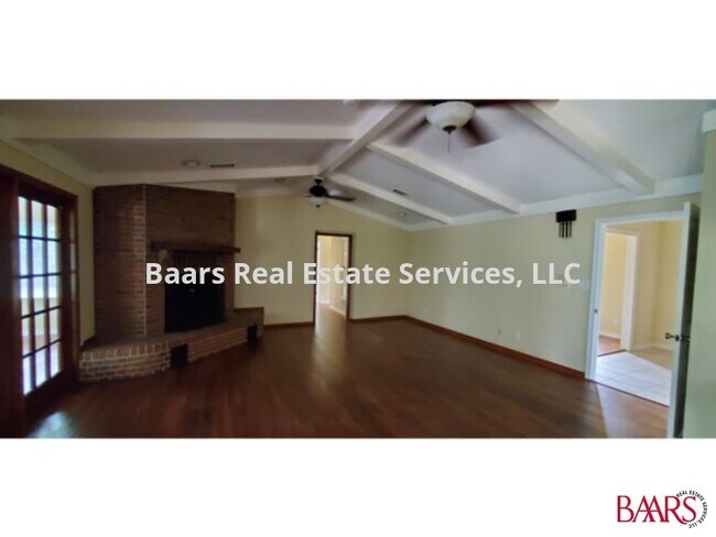 Building Photo - Beautiful executive home - ready for move in