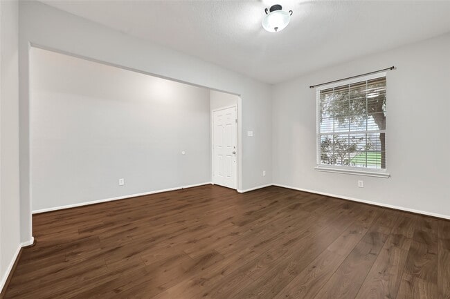 Building Photo - 26418 Richwood Oaks Dr