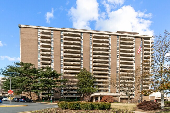 Foto del edificio - 1800 Old Meadow Rd
