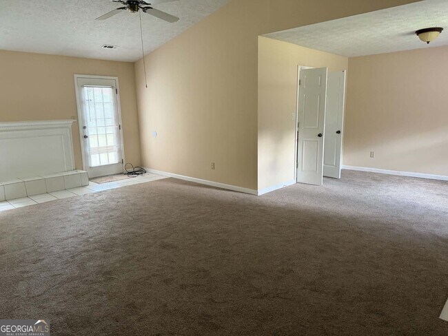 Foto del edificio - 7021 Whitfield Dr