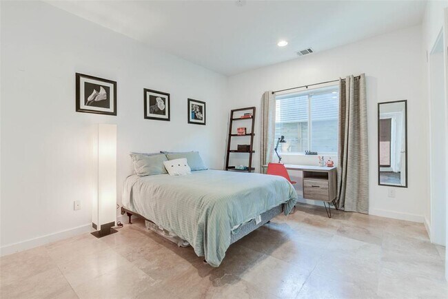 Building Photo - 1409 Laird St