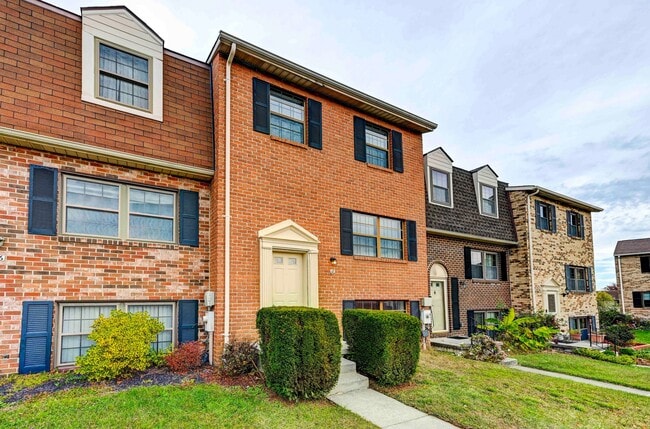 Foto del edificio - 18 Clinton Hill Ct