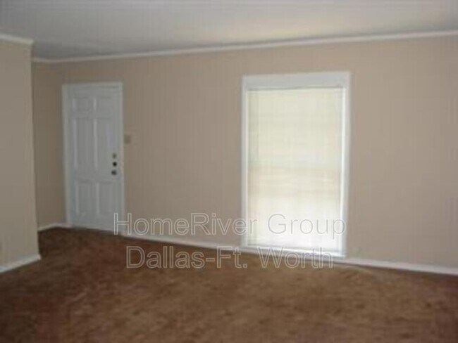 Foto del edificio - 7901 Rosemont Rd