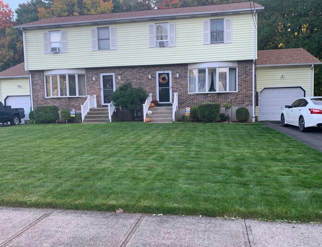 Primary Photo - 36 Longo Dr