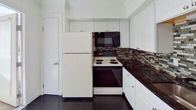 Building Photo - 26 Beacon St