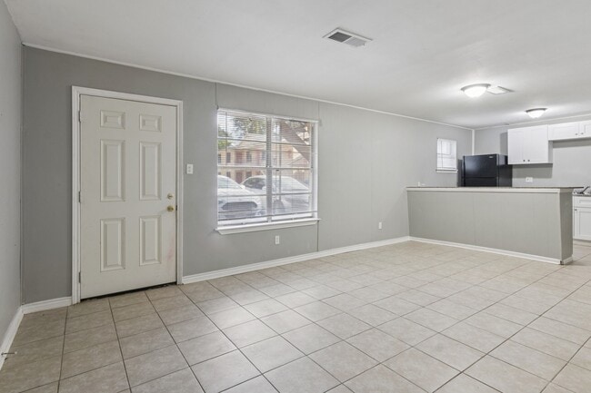 Building Photo - 3641 N MacGregor Way