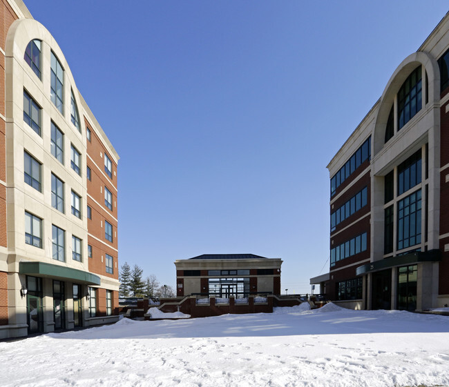 Building Photo - Station Square