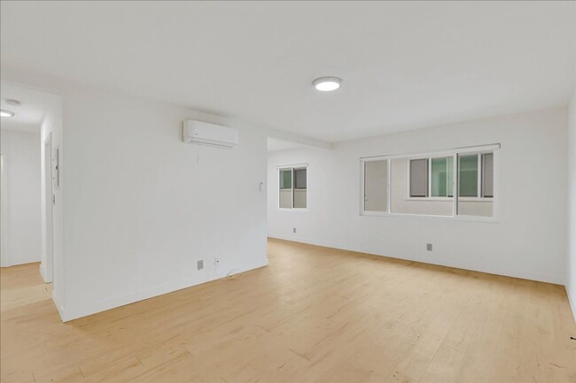 Building Photo - 1347 N Las Palmas Ave