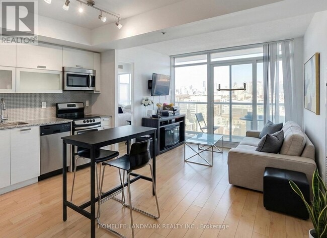 Building Photo - 36 Lisgar St