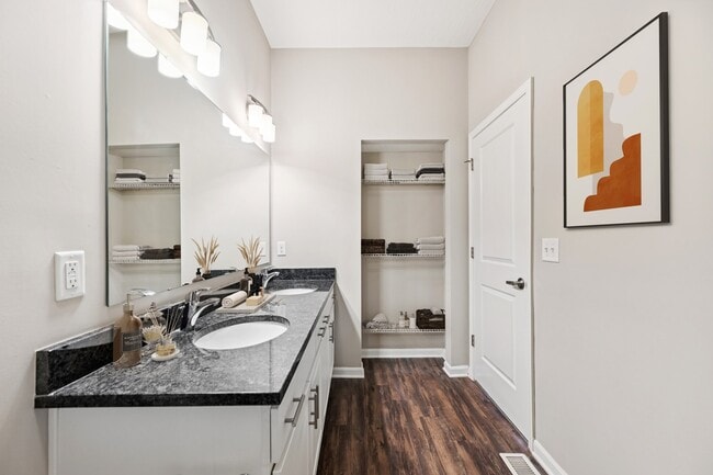 Building Photo - District at Linworth