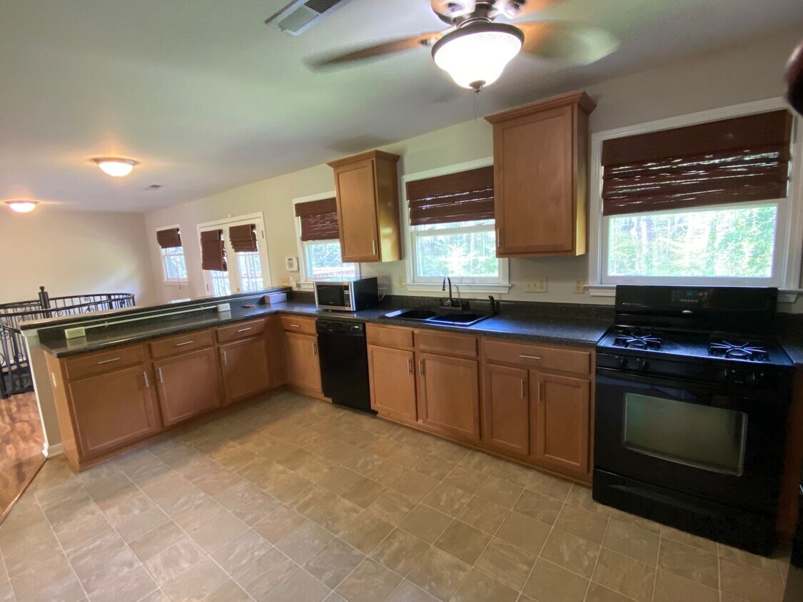 Primary Photo - Fabulous 3 bed/2 bath home in PRIME BROOKH...