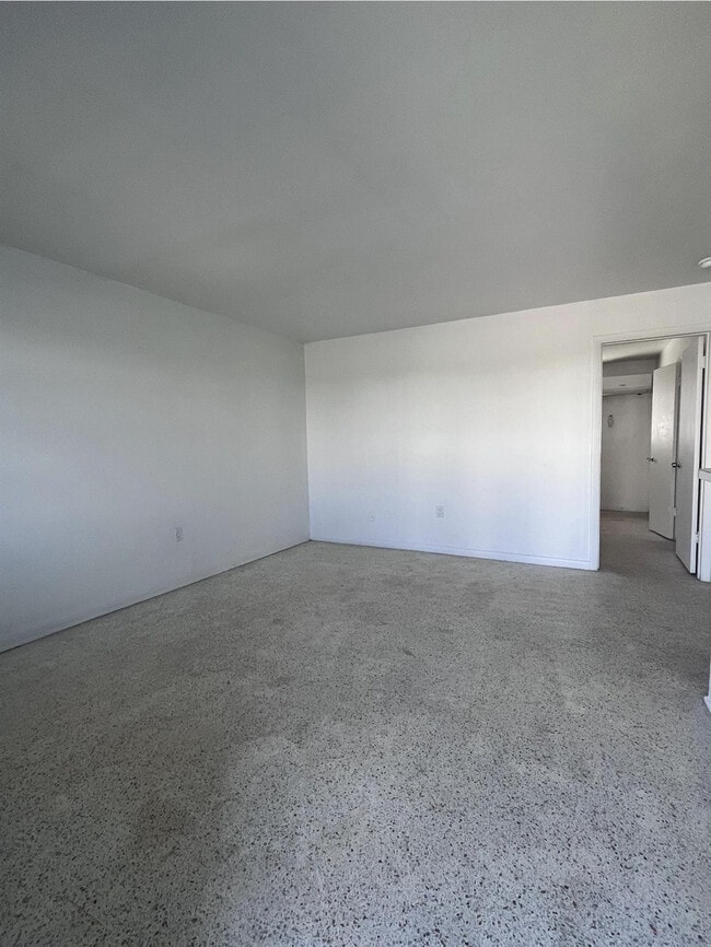 Building Photo - 598 Douglas Rd