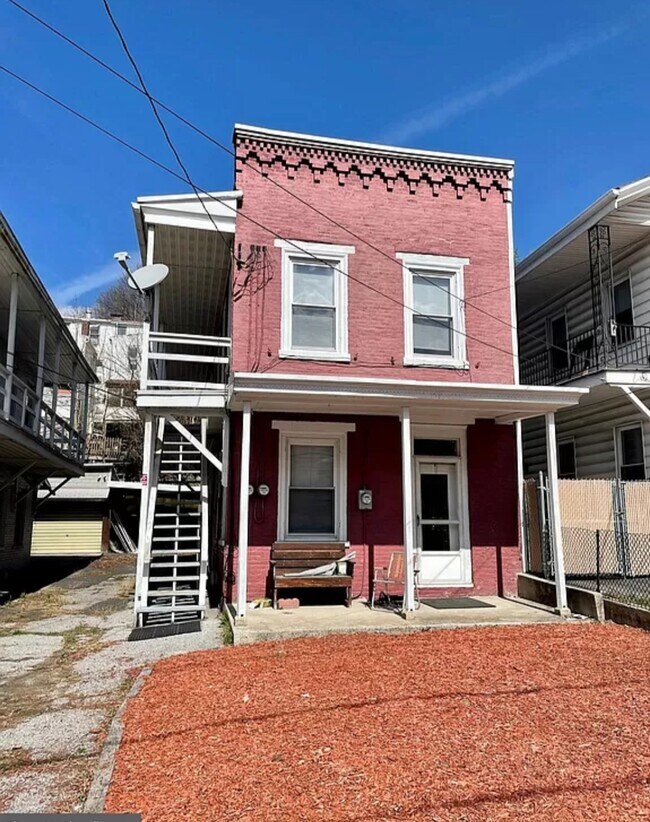 Building Photo - 415 E Market St
