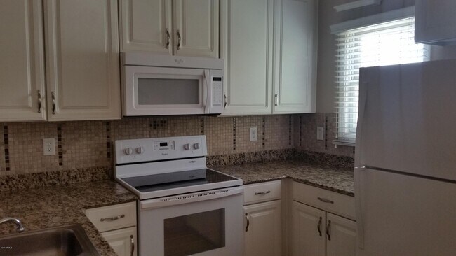 Foto del edificio - 4160 E Jasper Dr