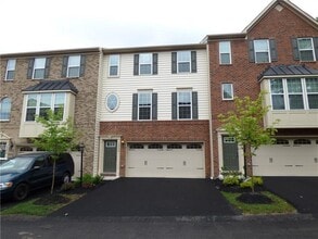 Building Photo - 2302 Pointe View Dr