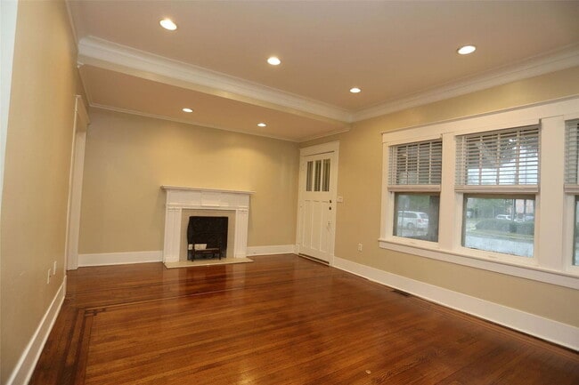 Building Photo - 614 W Alabama St