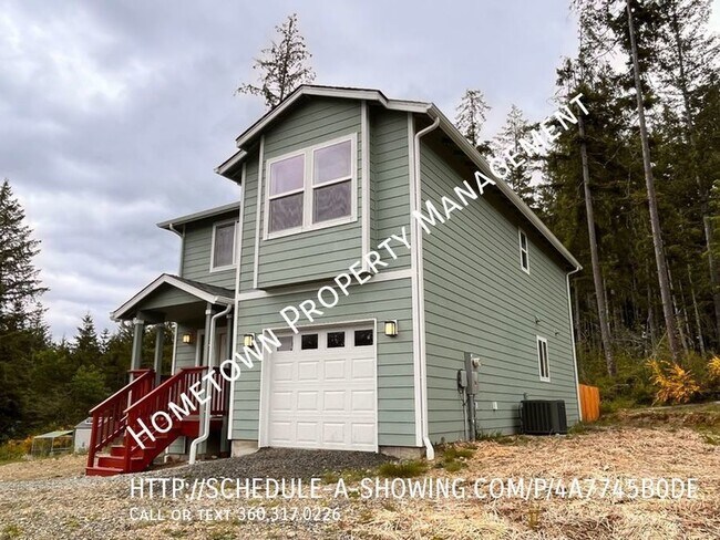 Building Photo - 3 bedroom home on an acre of land with Air...