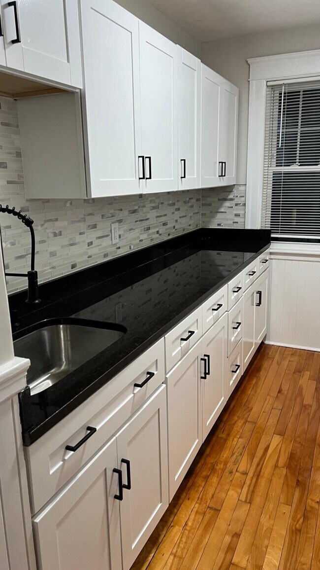 Building Photo - 90 Fairfax Rd