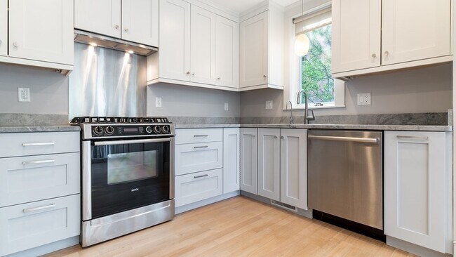 Foto del edificio - 48 Concord Ave