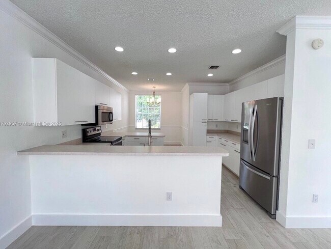 Foto del edificio - 725 NW 156th Ave
