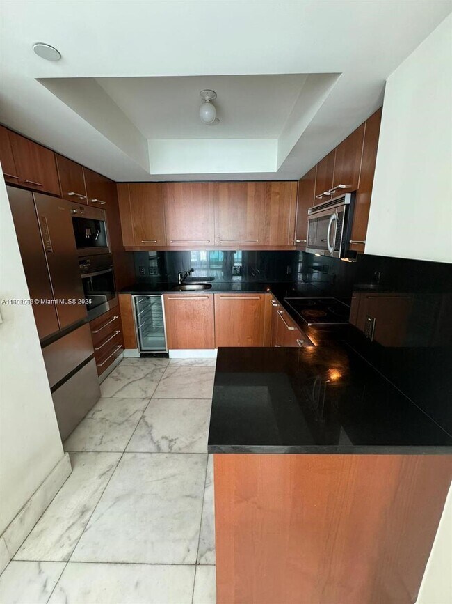 Foto del edificio - 1331 Brickell Bay Dr