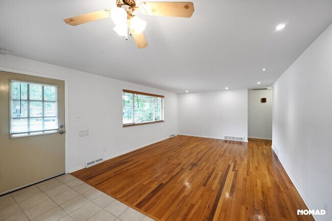 Building Photo - Spacious 4BR House in Denver